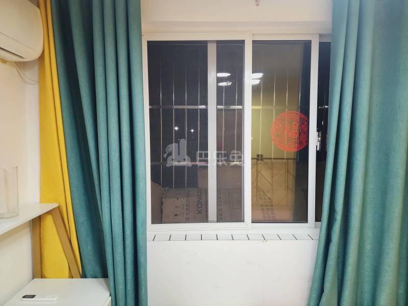 芳华苑西区（芳华路329弄）9539749卧室窗户图5