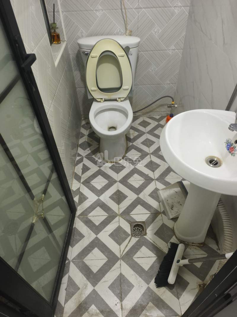 申城佳苑二期B块9566426卫生间图9