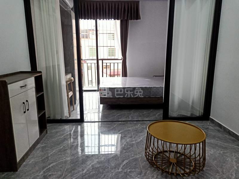 植村一路西七巷8号9599385客厅图5