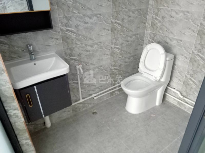 植村一路西七巷8号9599385卫生间图6