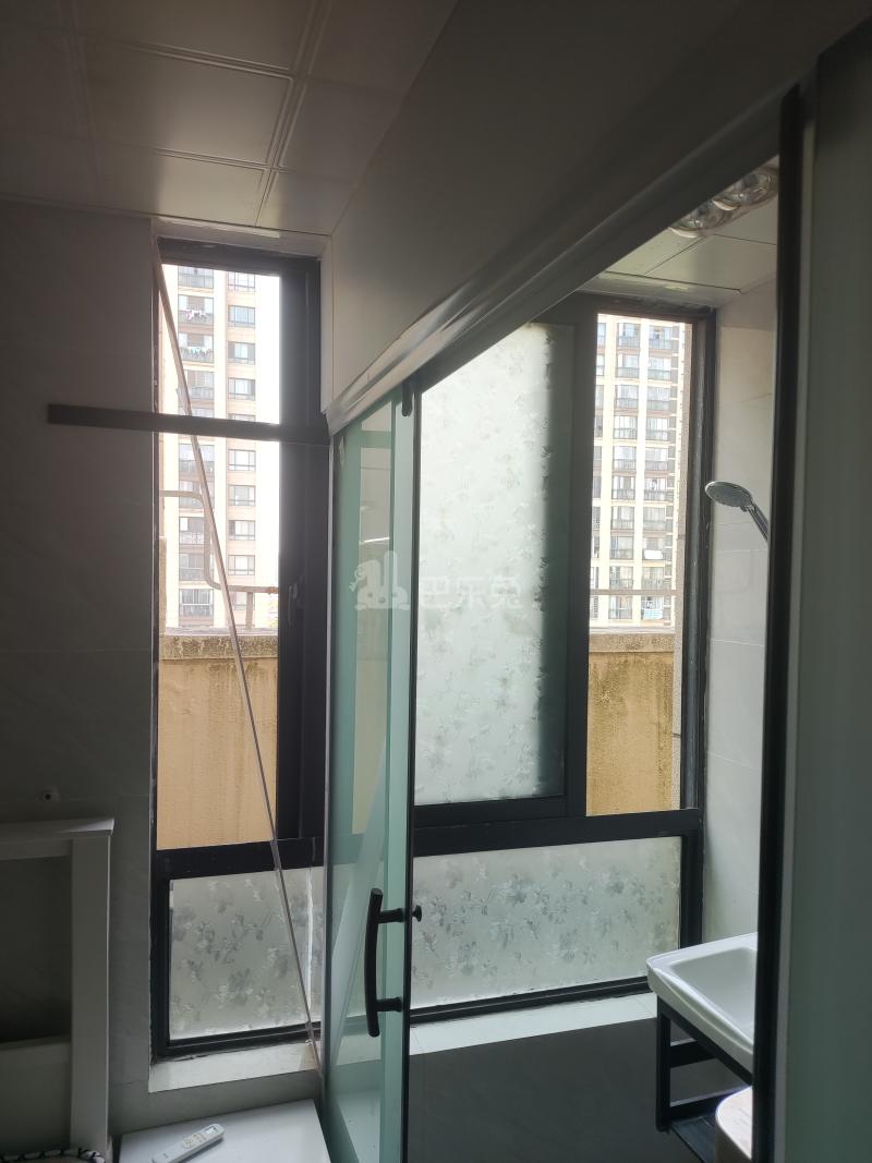 绿地海珀华庭9651929卧室窗户图6