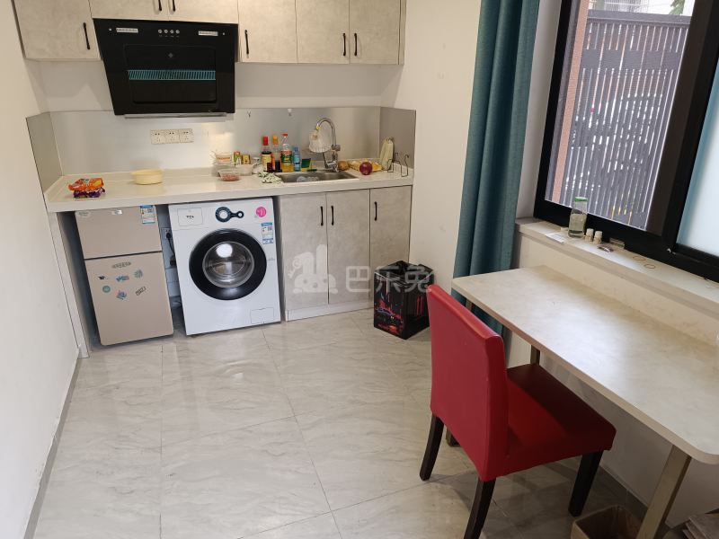 章家巷小区（延长西路526弄）9666483卧室窗户图5