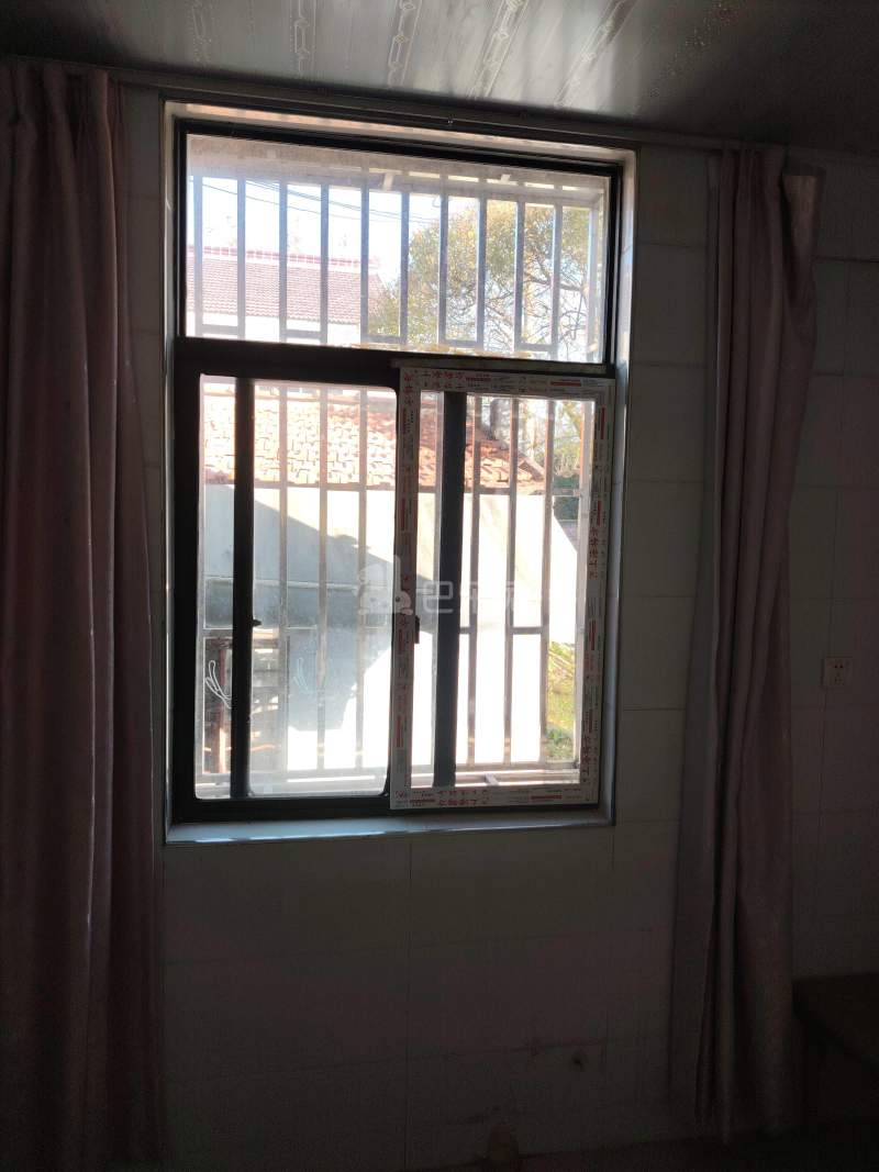 光辉曙光村（民房）9676994卧室窗户图6