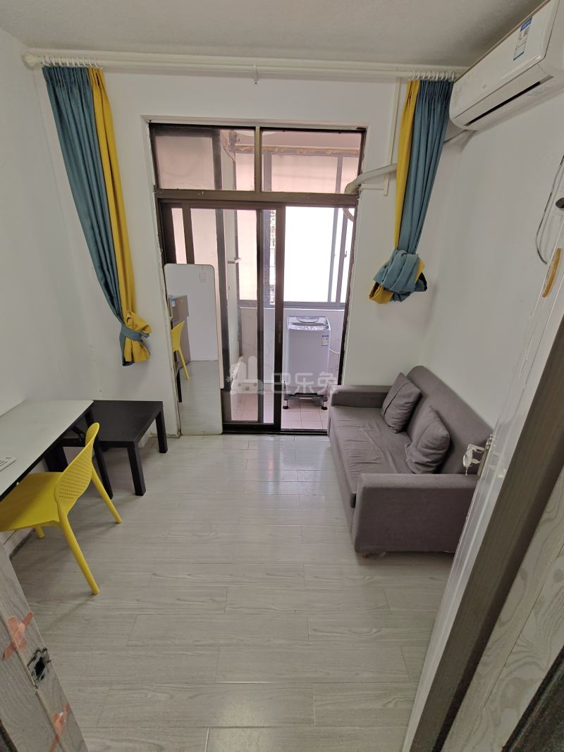 龙城新苑9853666客厅图4