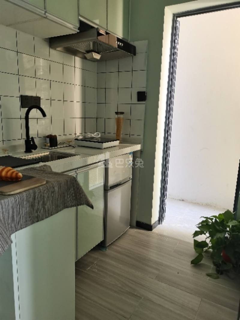 中海日辉台9864989厨房图5