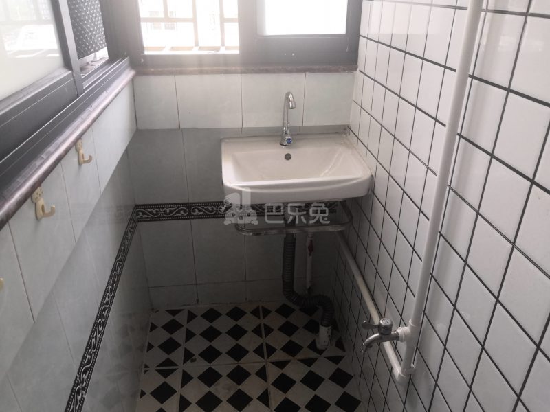 东景花园14034214卫生间图0