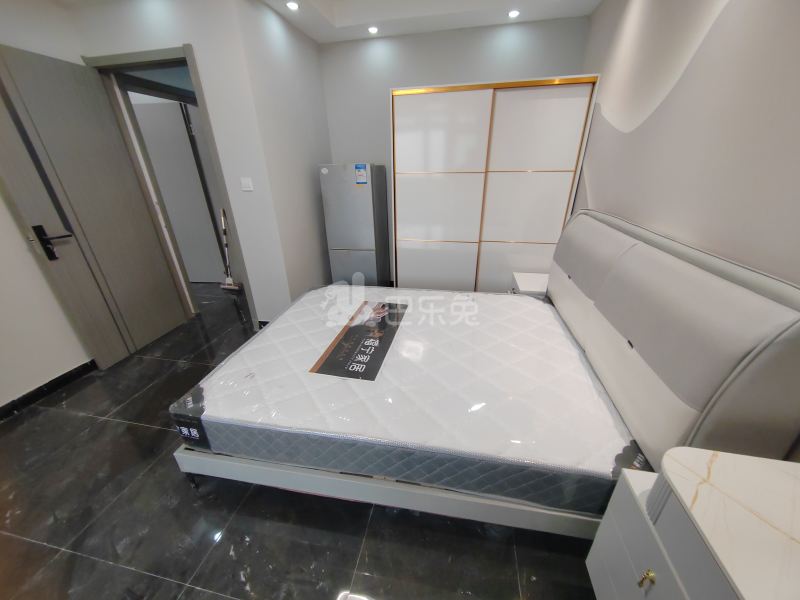 鑫峰苑9907447卧室图2