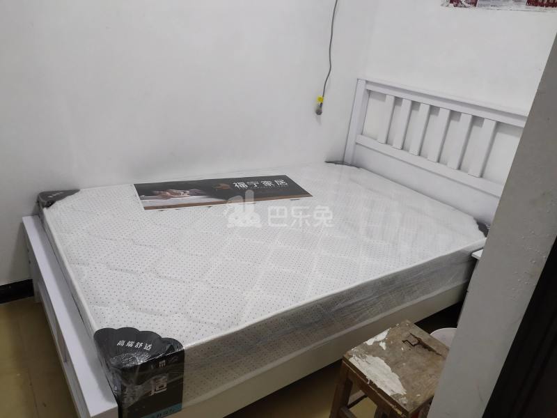 鹤立西路1-9幢9938426卧室图0