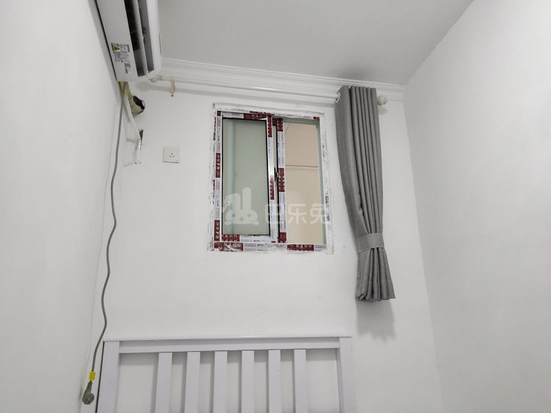 鹤立西路1-9幢9938426卧室图2