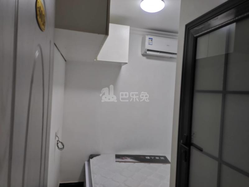 鹤立西路1-9幢9938426卧室图1