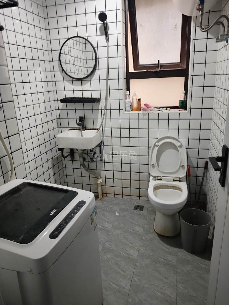 国伟新苑9966934卫生间图8