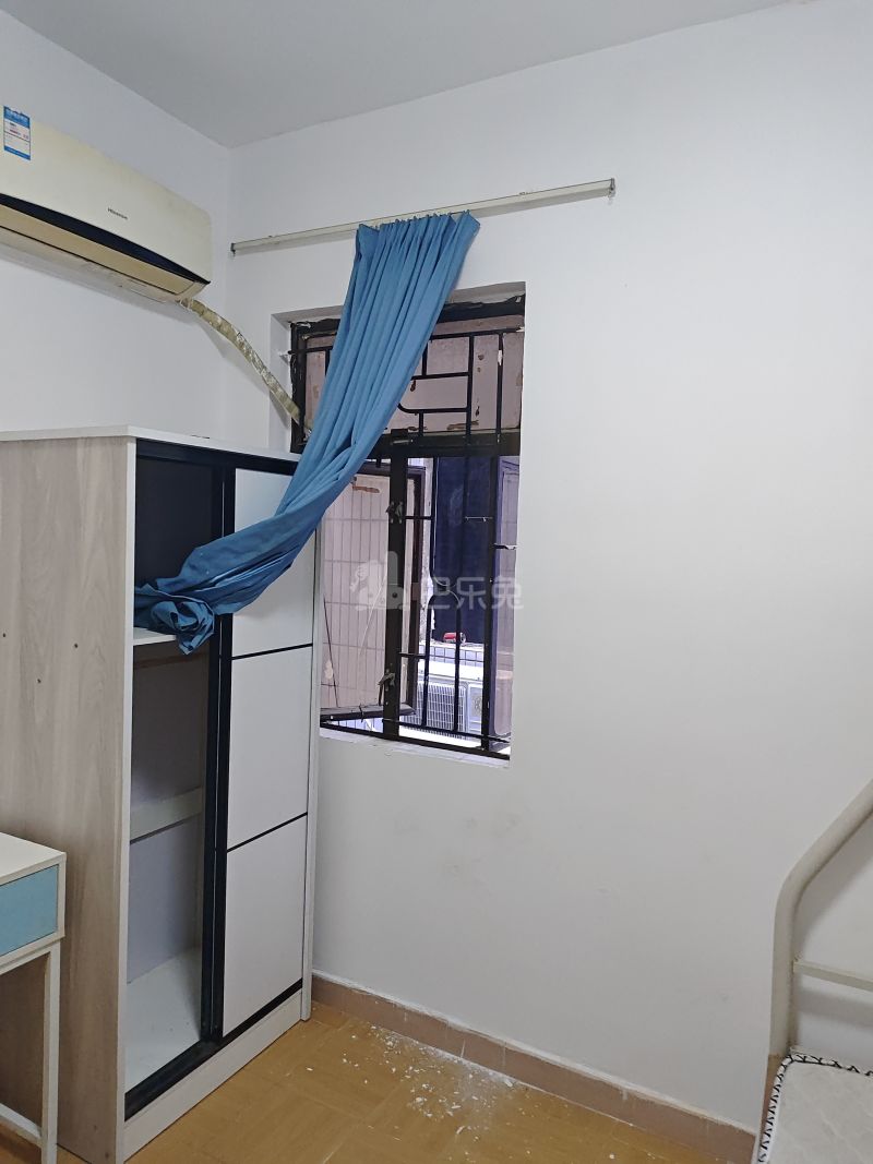 龙屋新村9973377卧室窗户图8