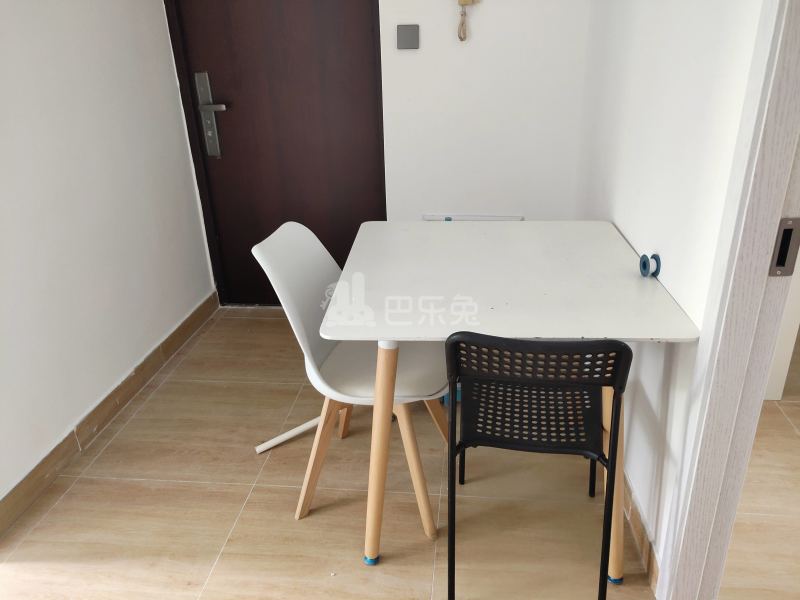 高潮新苑9990384客厅图0