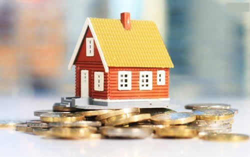 黑心中介轰租客并扣2个月房租 律师：中介违约