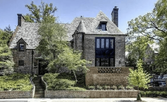 从白宫搬家，奥巴马租了一套8个浴室的豪宅