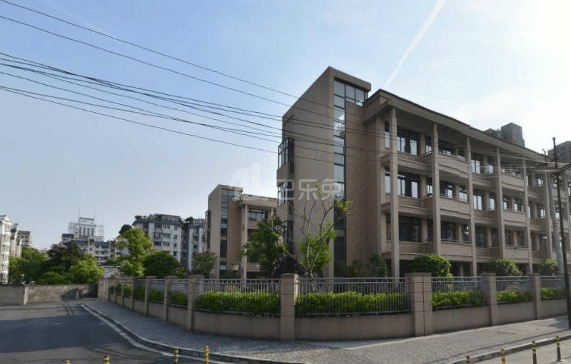 蓝天公寓18390457周边环境图1