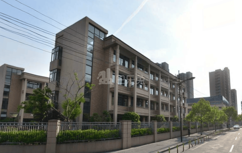 蓝天公寓18390457周边环境图2