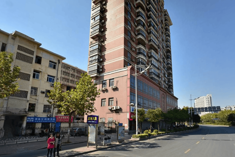 南京鼓楼_宏景公寓_4室1厅1卫_合租朝南_新模范马路17号-南京巴乐兔