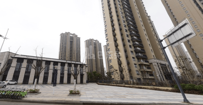 绿地中央广场（瞰湖花园）15698422周边环境图0