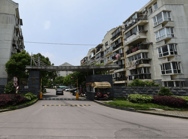 滨浦新苑四村 4室1厅1卫