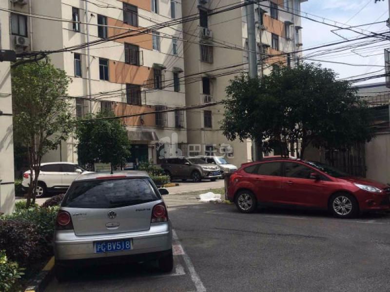 德华四村南区18378821周边环境图1