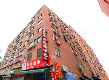 阳光公寓 1室0厅1卫