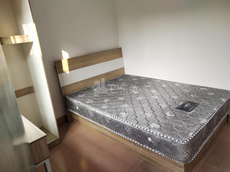 植村五路东二区一巷8号10000901卧室图0