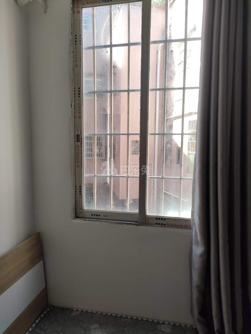 植村五路东二区一巷8号10000902卧室窗户图9