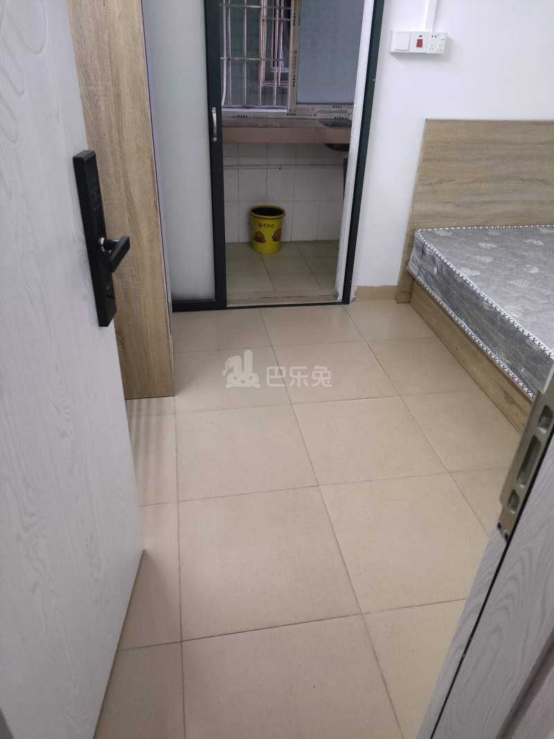 植村五路东二区一巷8号10000905客厅图4