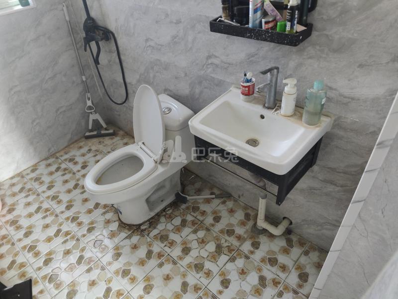 白银时代尚苑三期10001026卫生间图9