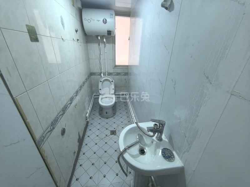 新青浦花苑一区10023353卫生间图6