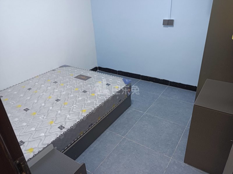 吉山村岐岗路360号10043000卧室图3