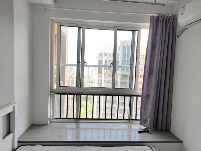 白银时代尚苑二期10046463卧室窗户图6