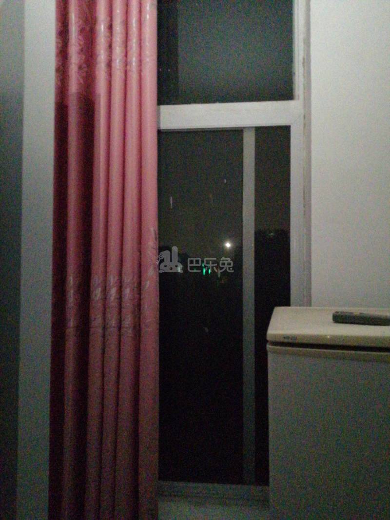 高石公路1688弄10056211卧室窗户图14