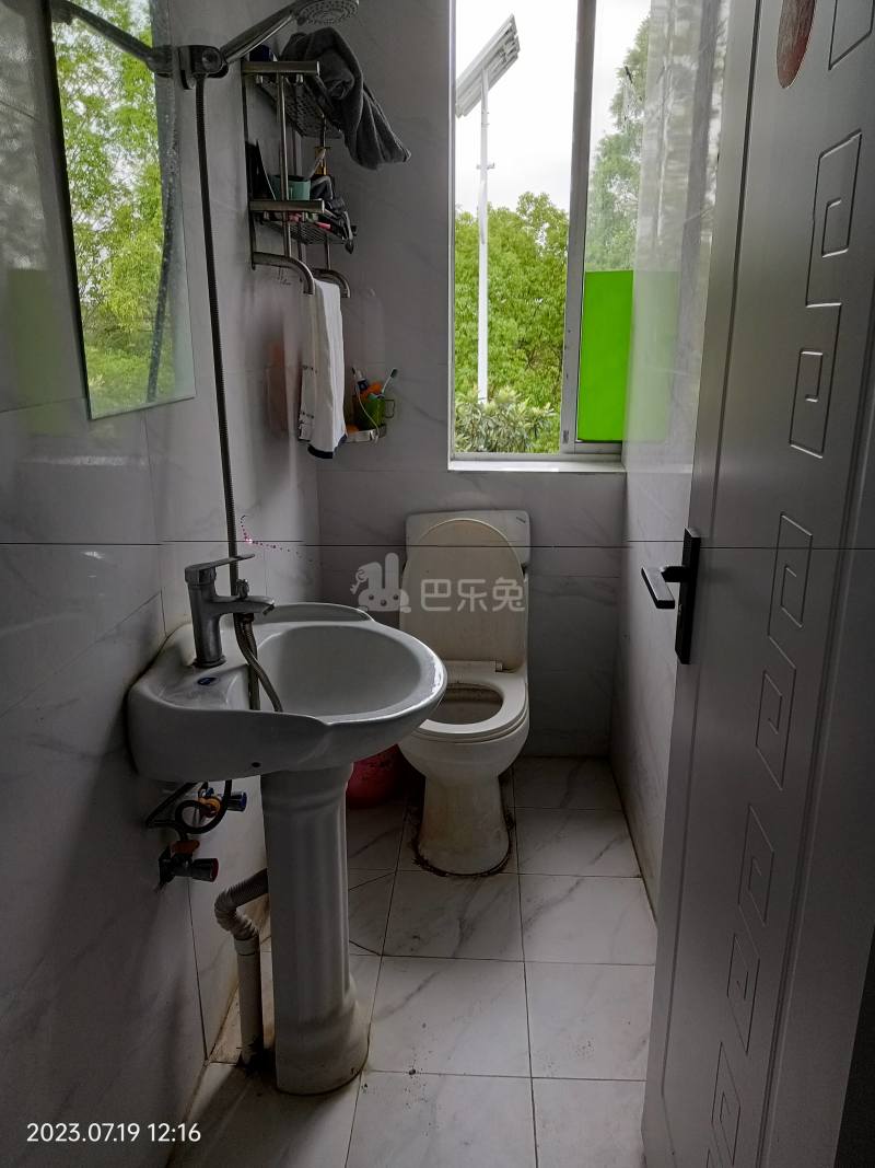 高石公路1688弄10056211卫生间图10
