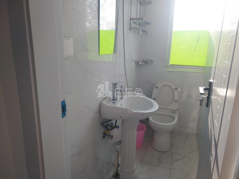 高石公路1688弄10056211卫生间图12