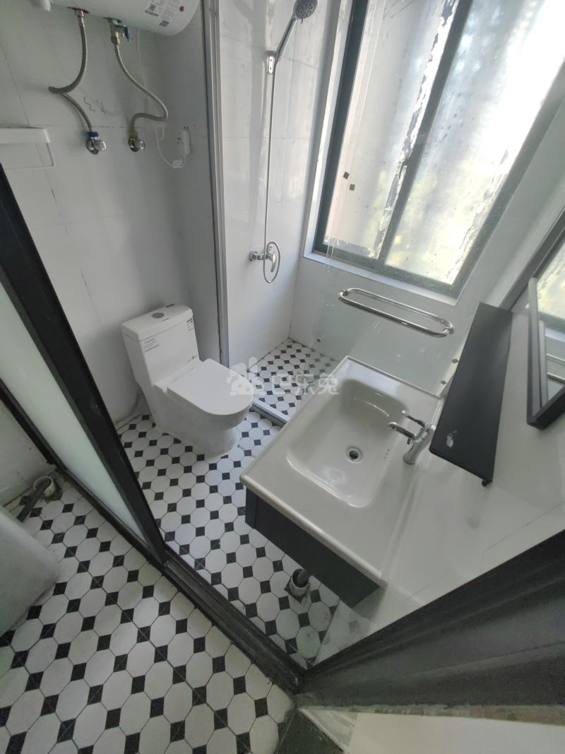 丰东花苑10061150卫生间图5