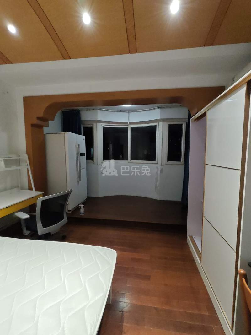 飘鹰花苑南区10064888卧室窗户图10