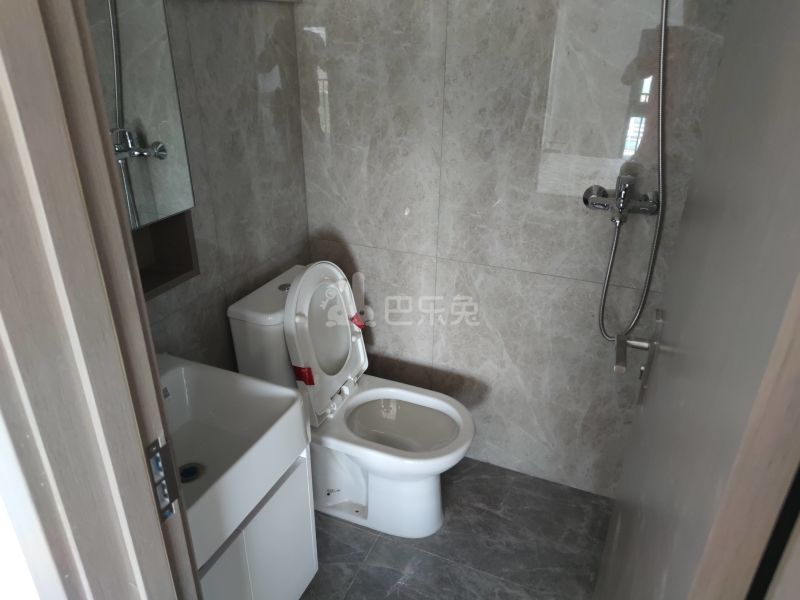 保利融信和光尘樾10089587卫生间图4