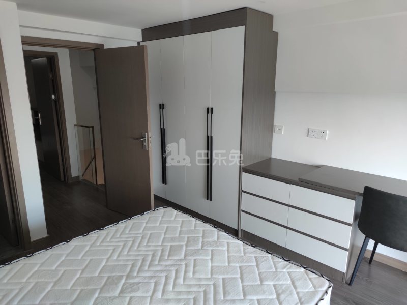 保利融信和光尘樾10089587卧室图3