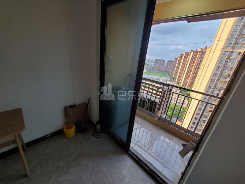 鑫苑世家11663725客厅图4