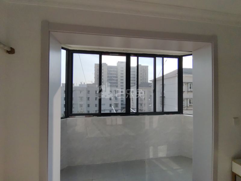 新汾小区（汾西路880弄）10118444卧室窗户图8