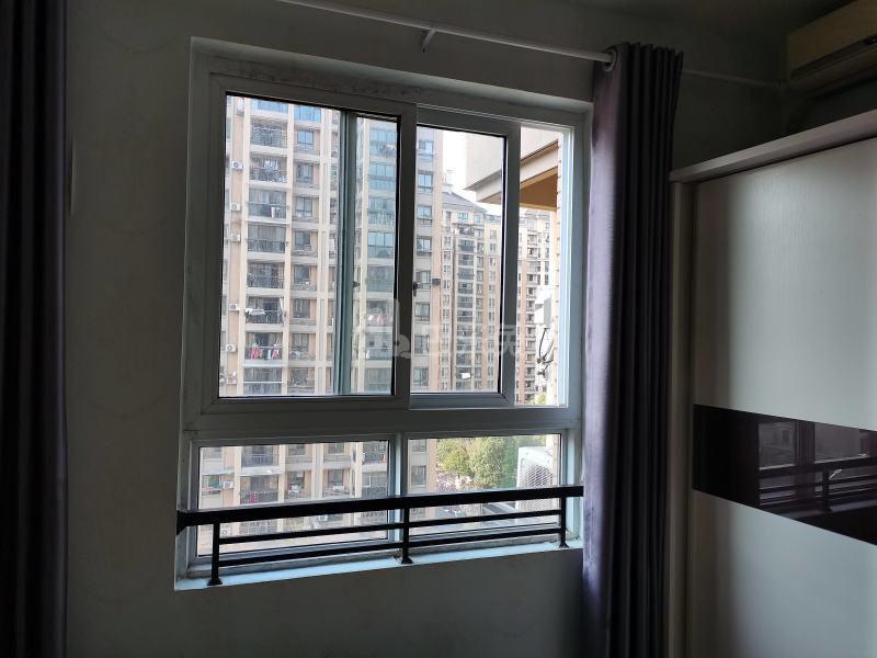 新南湖绿苑10119531卧室窗户图5