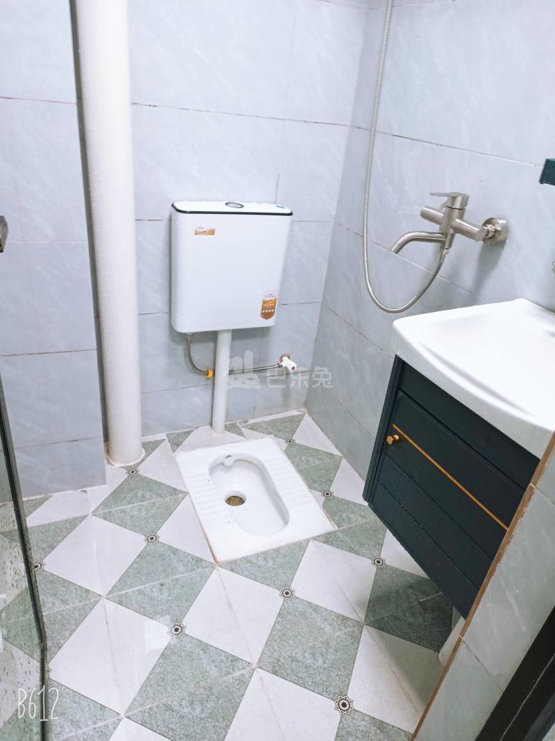 麦地村中街二巷7号10130856卫生间图1