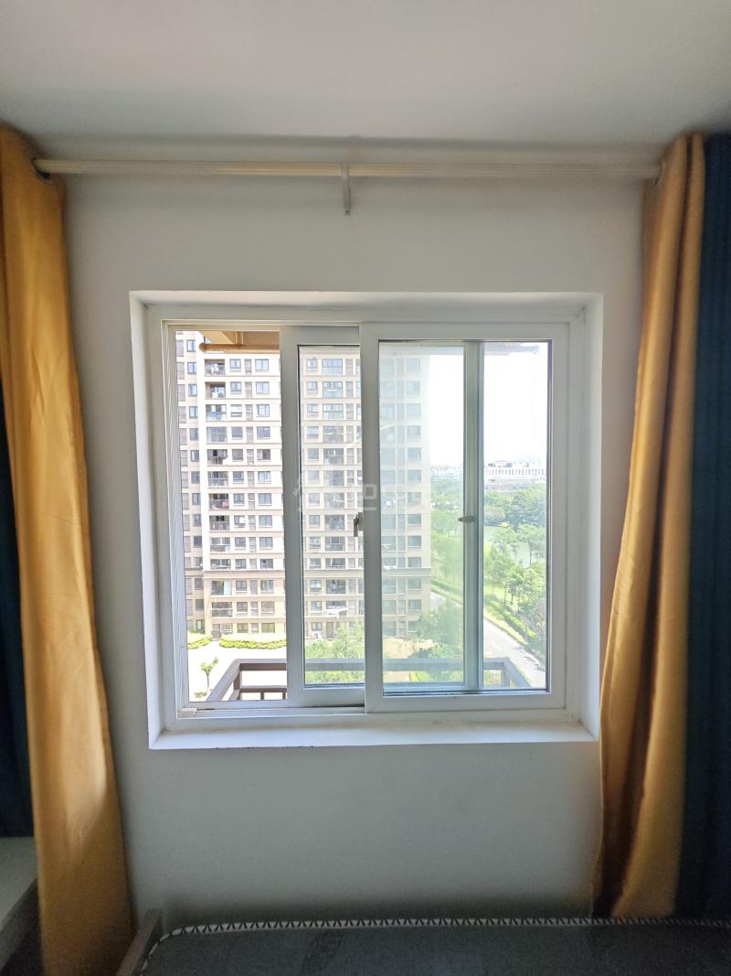 绿地象屿德馨嘉苑（苏河公园）10137821卧室窗户图9