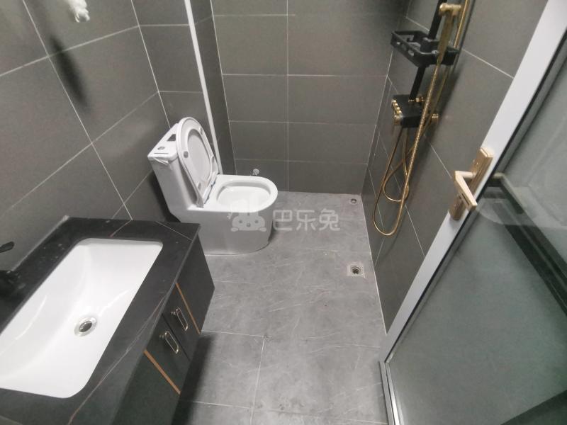 大山村大巷陈坊后街一巷10号10140200卫生间图5