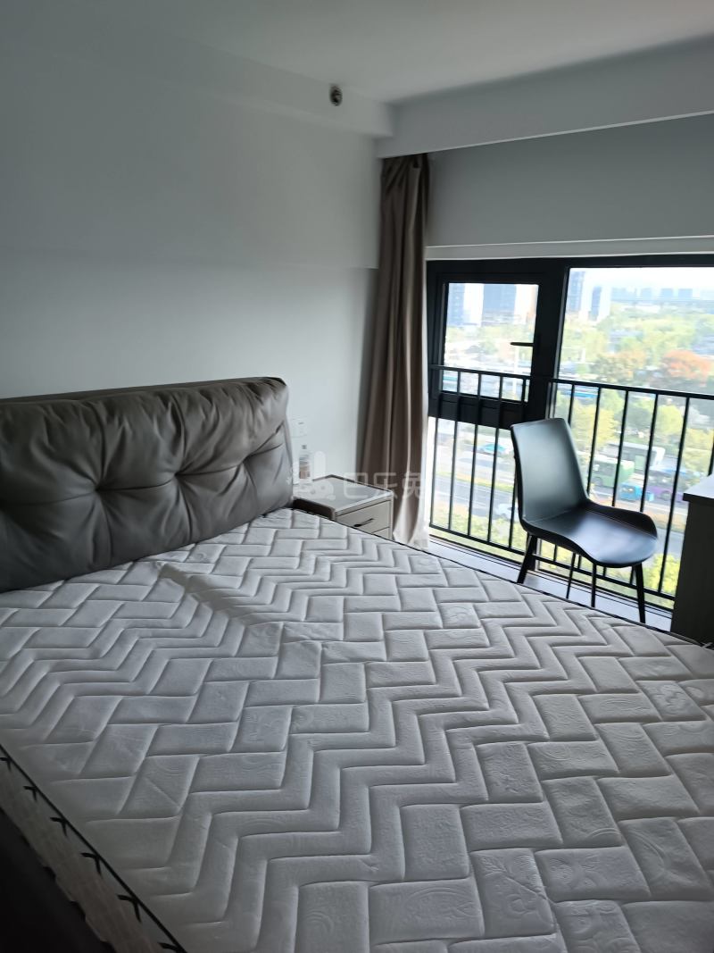 保利融信和光尘樾10151393卧室图2