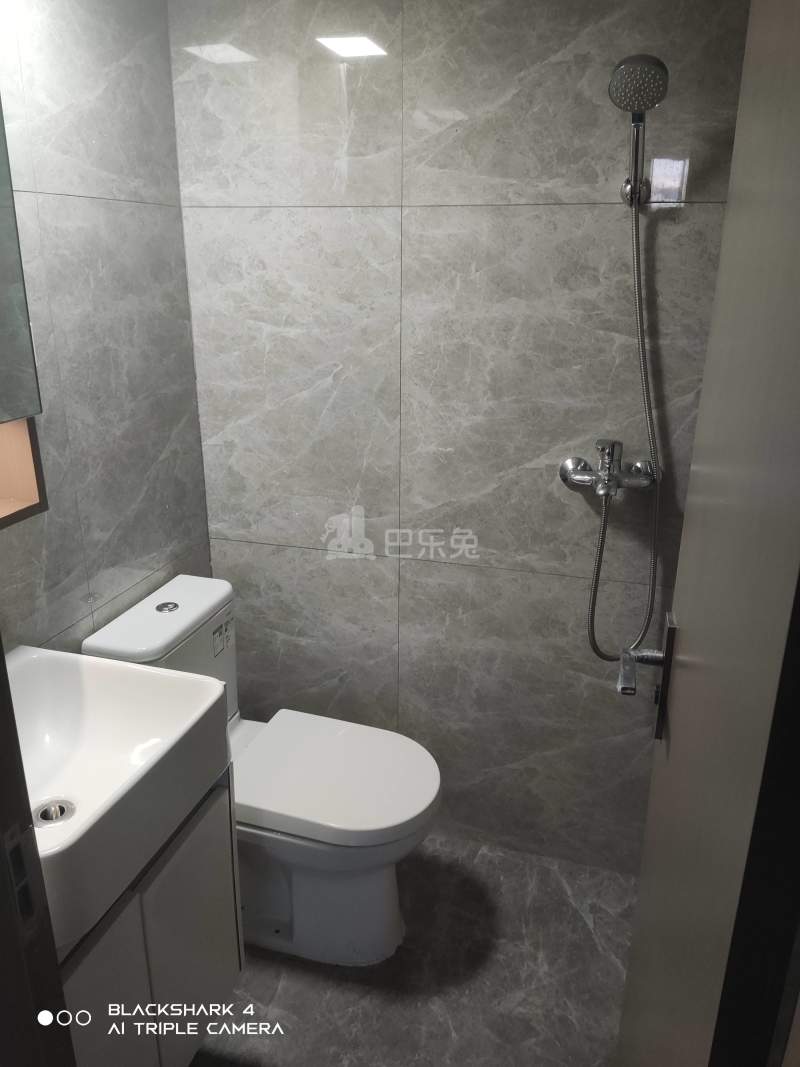 保利融信和光尘樾10151413卫生间图5