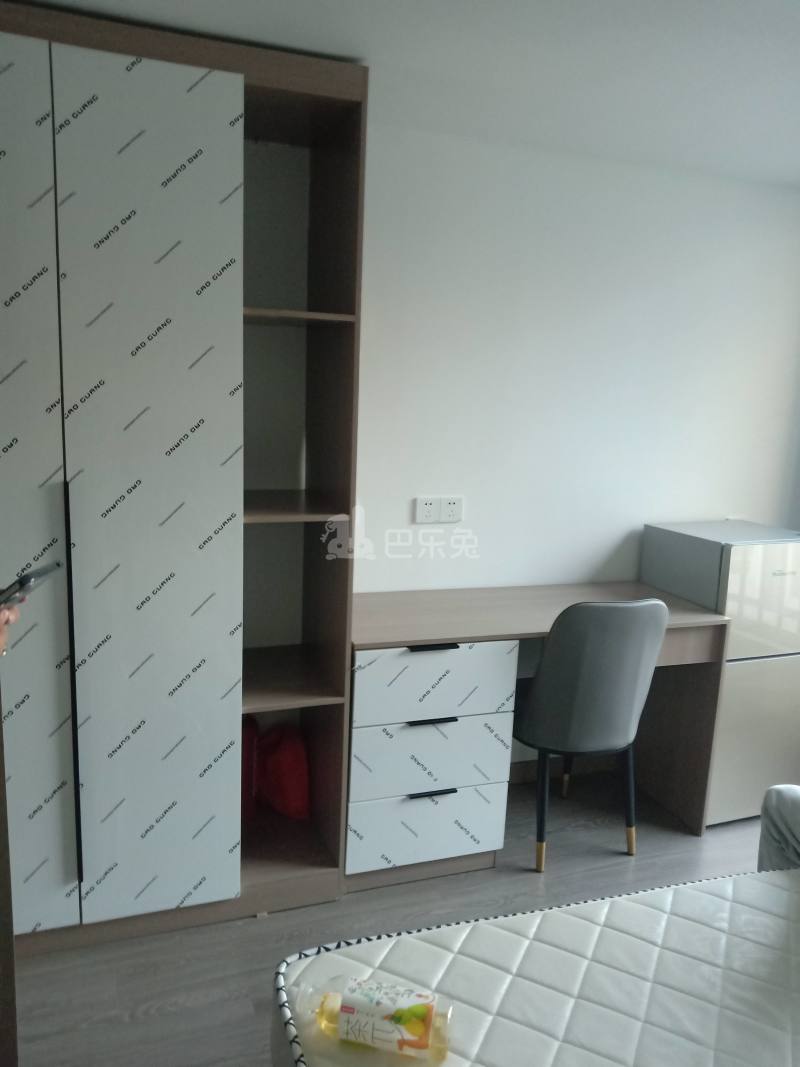 保利融信和光尘樾10151486卧室图3