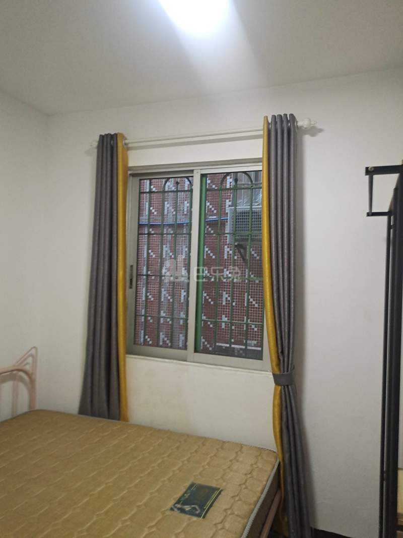 黄村石桥头下八巷七号10179643卧室窗户图2